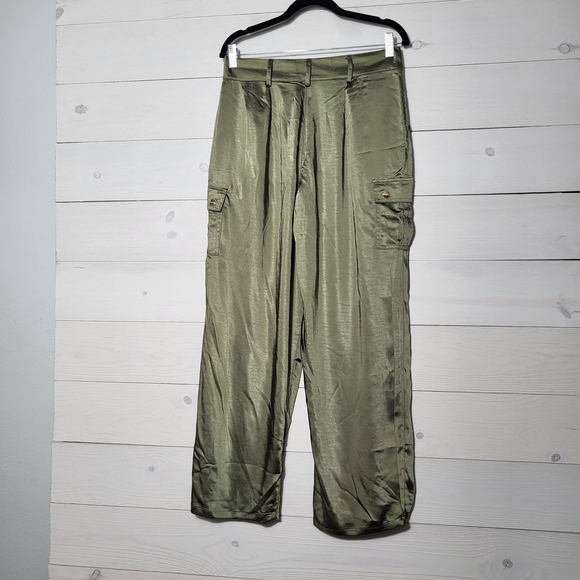 NWT Guess Cargo Satin Pants Olive Green Wide Leg. - Picture 6 of 8